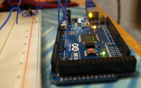 Микроконтроллерная плата Arduino